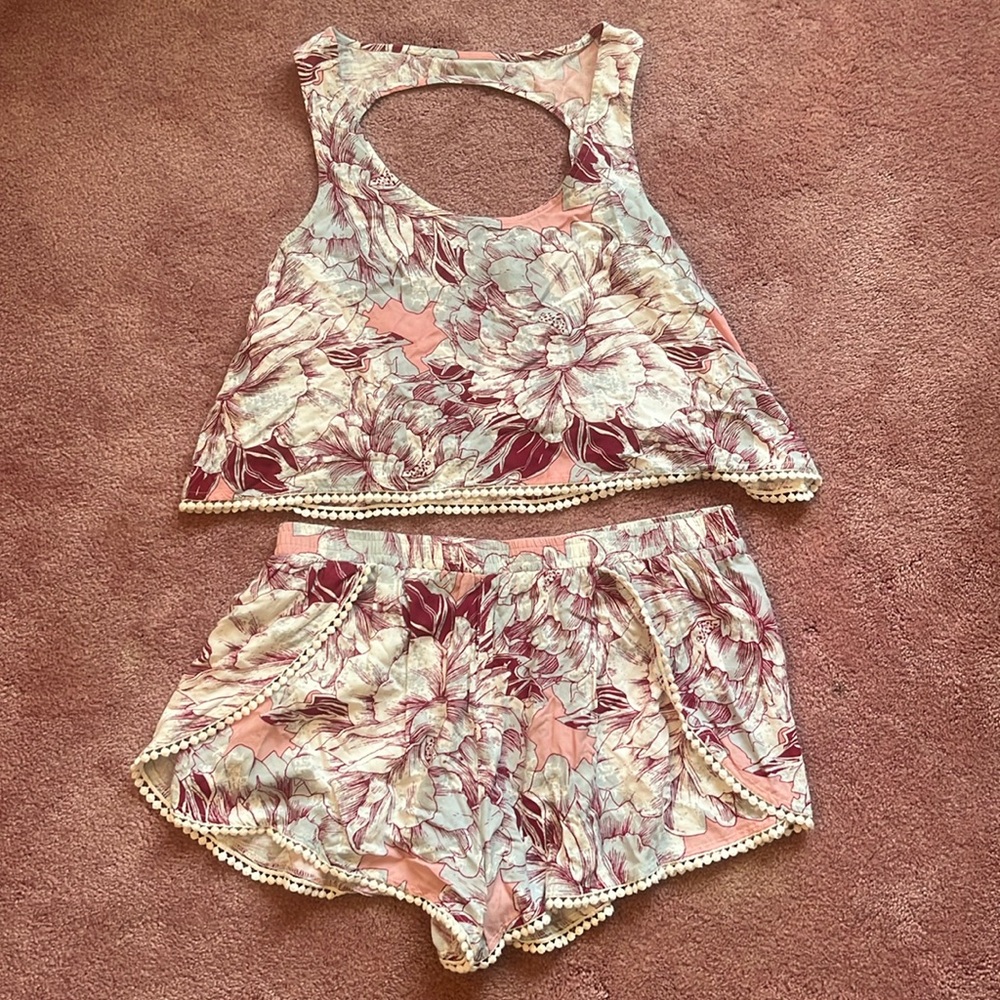MUDD Two Piece Set! Floral Pink Flowy Top and Shorts Size L